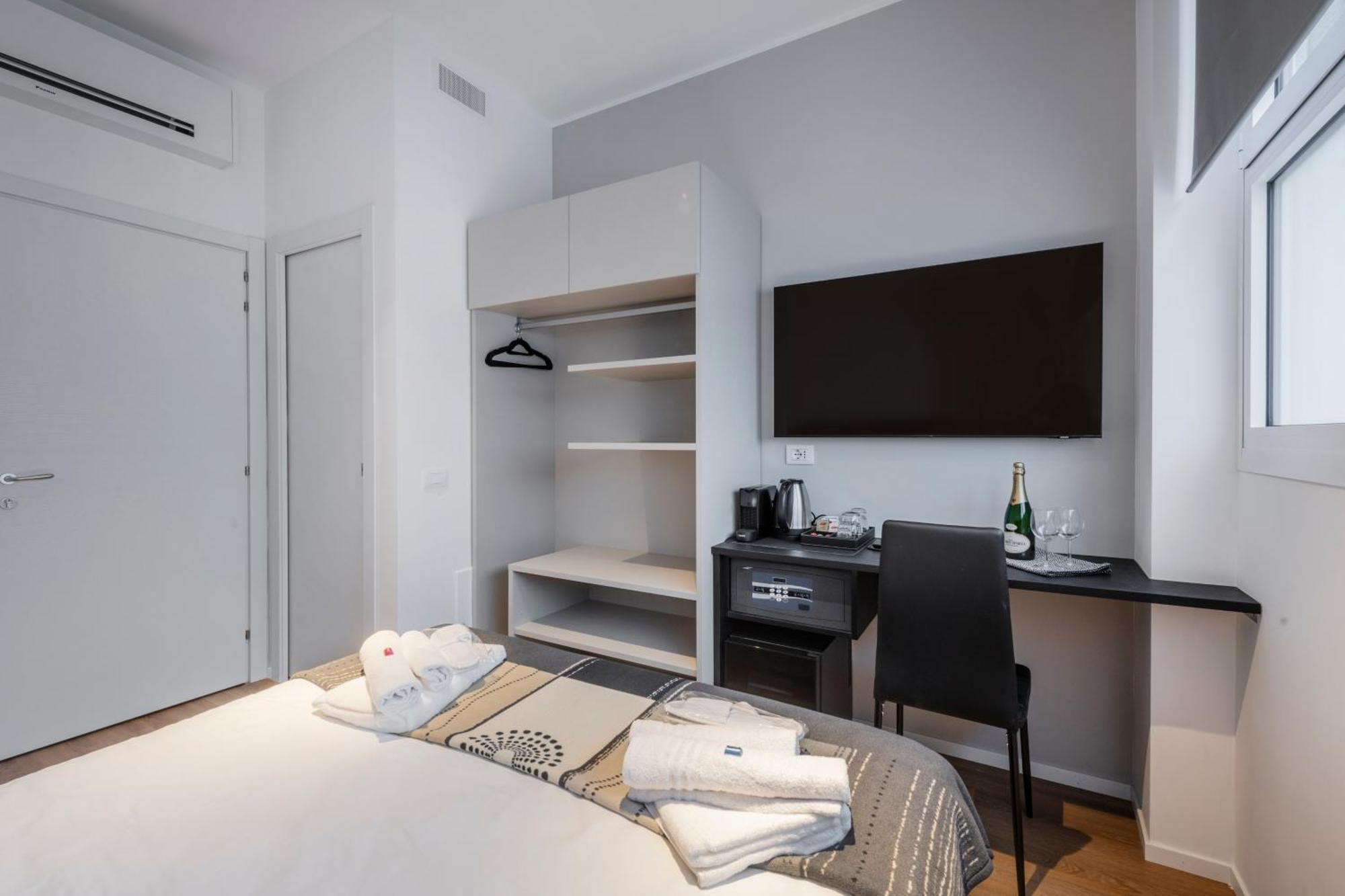 Bnbutler - Inbrera Suites - Giulianova, 1 Milan Luaran gambar