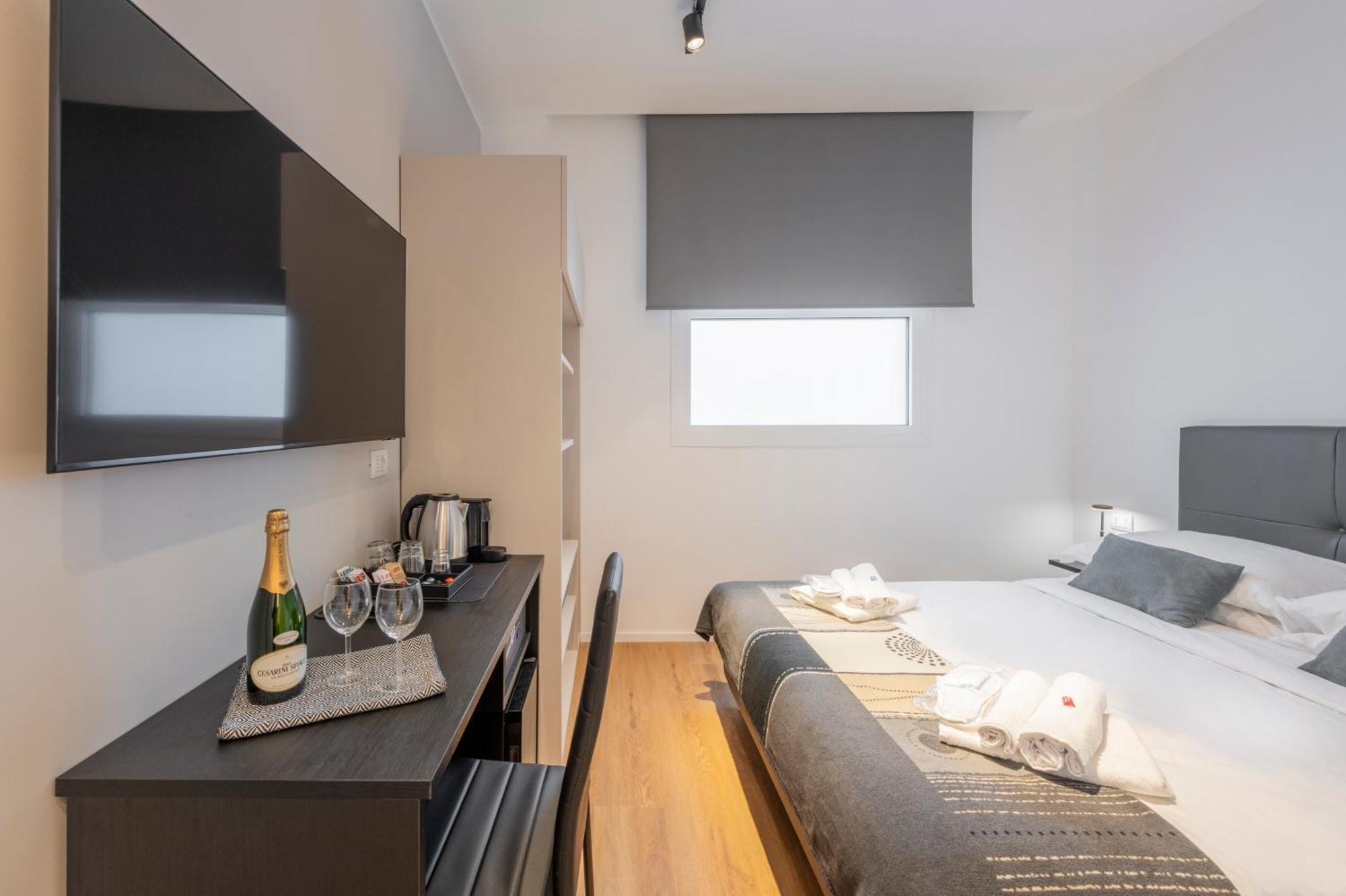 Bnbutler - Inbrera Suites - Giulianova, 1 Milan Luaran gambar