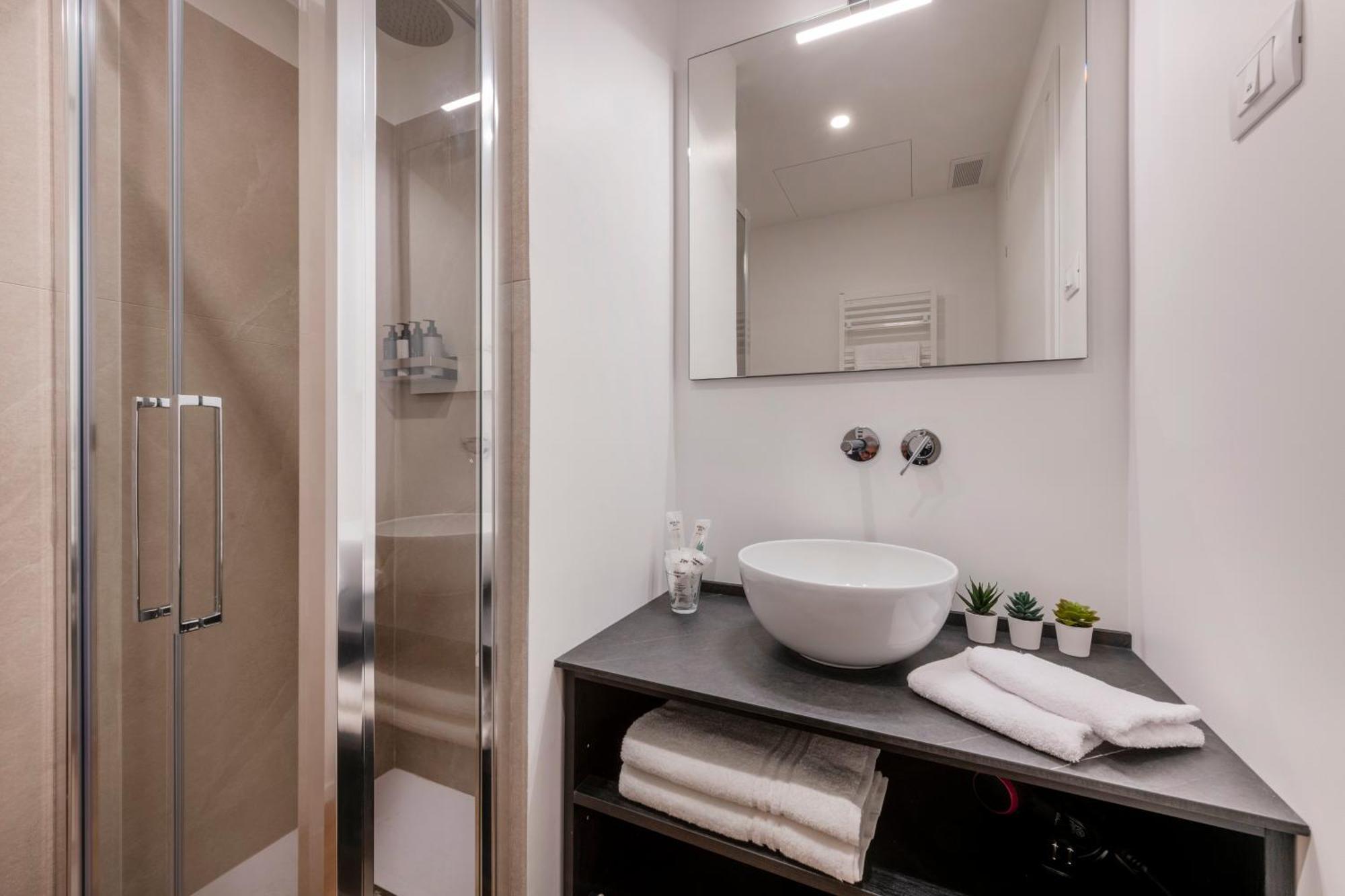 Bnbutler - Inbrera Suites - Giulianova, 1 Milan Luaran gambar