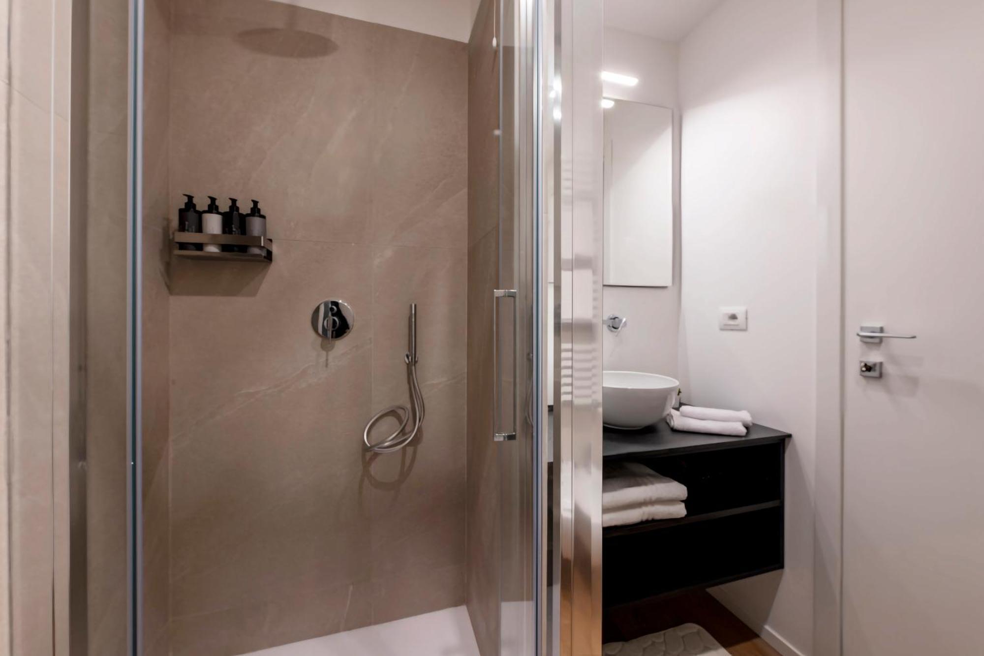 Bnbutler - Inbrera Suites - Giulianova, 1 Milan Luaran gambar