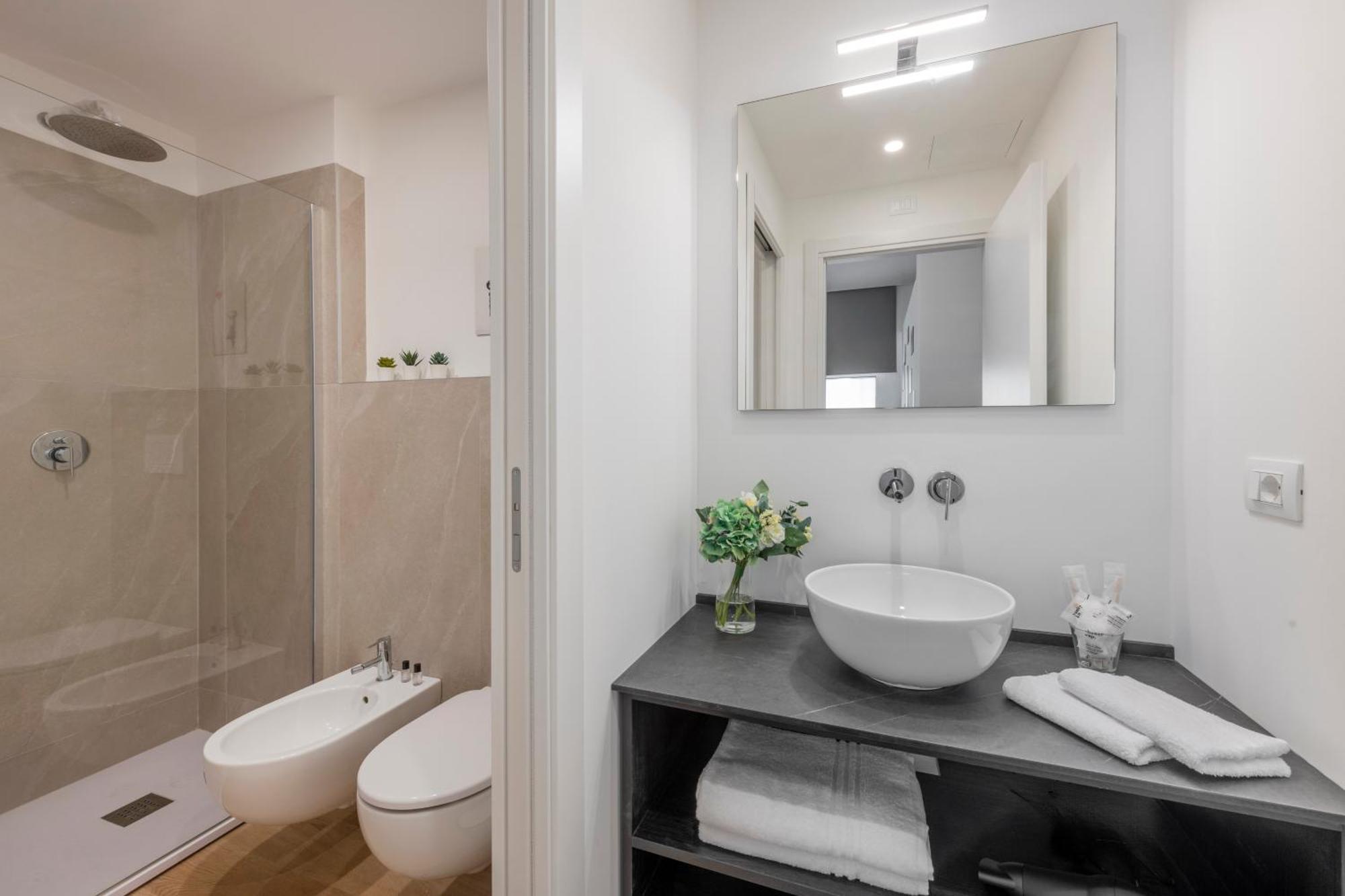 Bnbutler - Inbrera Suites - Giulianova, 1 Milan Luaran gambar